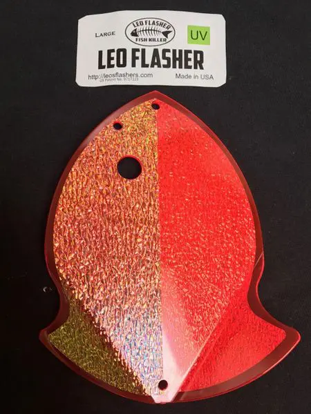 Sparkling fish-shaped LED flasher light in red and pink hues.